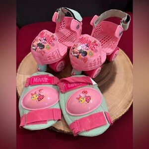 Retired Disney Pink Minnie Mouse Girls Roller Skates with Knee/Elbow Pad